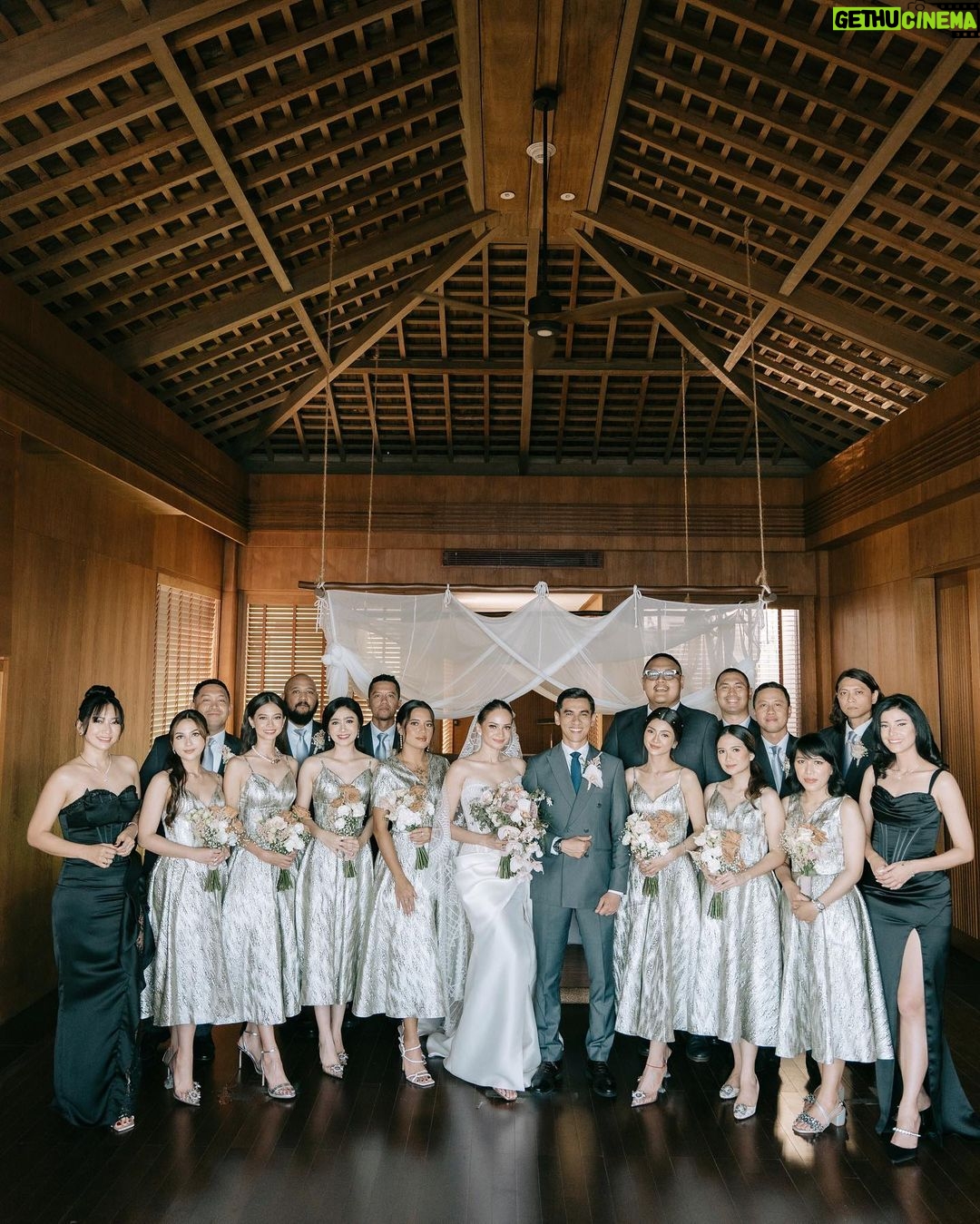 Febby Rastanty - 1.3 Million Likes - Akhirnya wedding yang privat, hangat dan intimate seperti yang kamu impikan jadi kenyataan ya kak. Penuh cinta, haru dan tawa. Semua orang terdekat yang hadir ikut bahagia. I’m truly happy for you ☺️ @enzystoria Tepuk tangan untuk cewek keren satu ini yang ngurus semua urusan pernikahan sendiri, sambil kordinasi jarak jauh sama kak mol @molenkasetra dan juga syuting & kuliah 👏🏻 thank you for giving me an example what kind of wedding i would like to have in the future ❤️ selamat mesra-mesraan sampe tua kakak-kakak ku sayang! #ENZupwithMOL