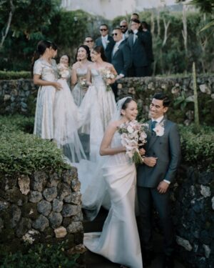 Febby Rastanty Instagram - Akhirnya wedding yang privat, hangat dan intimate seperti yang kamu impikan jadi kenyataan ya kak. Penuh cinta, haru dan tawa. Semua orang terdekat yang hadir ikut bahagia. I’m truly happy for you ☺️ @enzystoria Tepuk tangan untuk cewek keren satu ini yang ngurus semua urusan pernikahan sendiri, sambil kordinasi jarak jauh sama kak mol @molenkasetra dan juga syuting & kuliah 👏🏻 thank you for giving me an example what kind of wedding i would like to have in the future ❤️ selamat mesra-mesraan sampe tua kakak-kakak ku sayang! #ENZupwithMOL