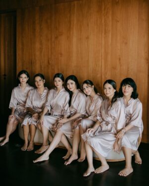 Febby Rastanty Instagram - Akhirnya wedding yang privat, hangat dan intimate seperti yang kamu impikan jadi kenyataan ya kak. Penuh cinta, haru dan tawa. Semua orang terdekat yang hadir ikut bahagia. I’m truly happy for you ☺️ @enzystoria Tepuk tangan untuk cewek keren satu ini yang ngurus semua urusan pernikahan sendiri, sambil kordinasi jarak jauh sama kak mol @molenkasetra dan juga syuting & kuliah 👏🏻 thank you for giving me an example what kind of wedding i would like to have in the future ❤️ selamat mesra-mesraan sampe tua kakak-kakak ku sayang! #ENZupwithMOL
