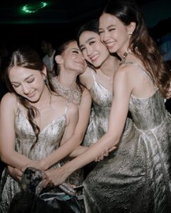 Febby Rastanty Instagram - Akhirnya wedding yang privat, hangat dan intimate seperti yang kamu impikan jadi kenyataan ya kak. Penuh cinta, haru dan tawa. Semua orang terdekat yang hadir ikut bahagia. I’m truly happy for you ☺️ @enzystoria Tepuk tangan untuk cewek keren satu ini yang ngurus semua urusan pernikahan sendiri, sambil kordinasi jarak jauh sama kak mol @molenkasetra dan juga syuting & kuliah 👏🏻 thank you for giving me an example what kind of wedding i would like to have in the future ❤️ selamat mesra-mesraan sampe tua kakak-kakak ku sayang! #ENZupwithMOL