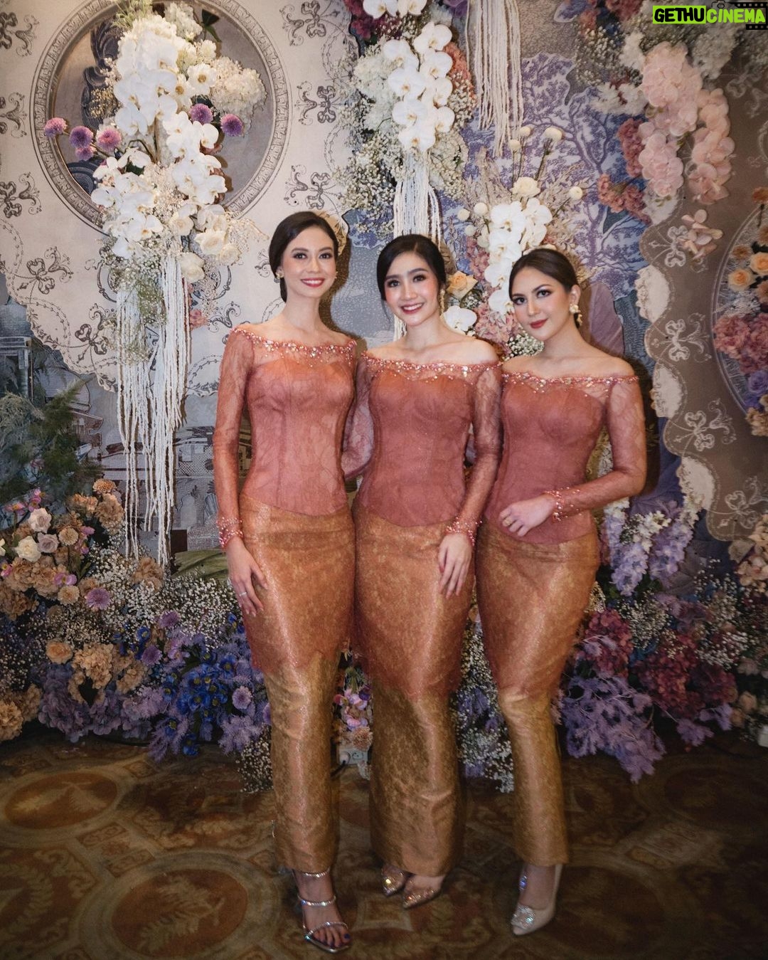 Febby Rastanty - 362.3K Likes - Loving our kebaya’s colour a lil bit too much.