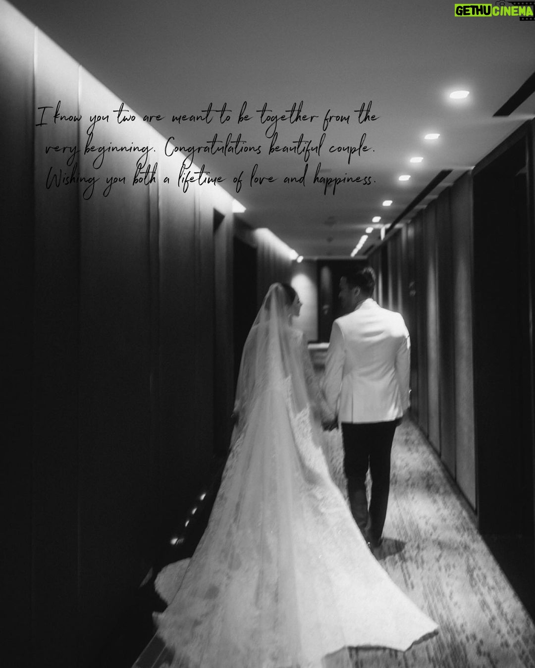Febby Rastanty - 1.2 Million Likes - Dari.. “kakak mila aku punya calon jodoh buat kamu!!” Sampai ke hari dimana kalian membuat janji di hadapan Tuhan untuk bersama selamanya :’’’) Dari awal ngenalin bener-bener sampe deg-degan sendiri karena punya feeling ini mungkin bisa jadi yang terakhir buat kakak mila. Alhamdulillah 2 tahun kemudian bisa jadi kenyataan 🥹 Senang dan bersyukur sekali bisa jadi salah satu saksi perjalanan cinta mereka dari awal. Once again, congratulations beautiful couple ❤️ @jscmila @yakuphasibuan Wishing you both a long and happy married life. May God always shower your marriage with blessings and lots of love. I love you guys 💕
P.S: banyak yang heboh soal aku benerin veil dan dress kakak mila saat jadi bridesmaid 😂 kebetulan saat itu aku diminta kak mila jadi pandongani nya. Kurang lebih seperti “maid of honor” dalam adat batak. Jadi emang tugasnya bantuin bride sebagaimana yang kemarin kulakukan hehe. Kenapa aku? Karena kalau kata kakak mila biar nular. Dipilih yang masih single, biar insyaAllah selanjutnya dia HAHAHAH aminin aja yha guys 😆🙏🏻
