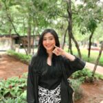 Febby Rastanty Instagram - Akhirnya selesai juga hari yang ditunggu-tunggu. Sudah menyelesaikan tugas sekaligus hak ku sebagai warga negara ❤️ Menarik sekali pemilu kali ini. Hati bener-bener di campur aduk. Banyak banget kejutan tiap harinya. Liat timeline beberapa bulan belakangan ini kadang bikin kagum, geleng-geleng kepala, sampai ketawa gak berhenti. Acung jempol buat orang-orang kreatif yang bikin memes tentang pemilu! 😂🫶🏻 Soal pilihanku, biarkan menjadi rahasia antara aku, Tuhan dan bilik suara di TPS 🤭 Siapapun yang terpilih, insyaAllah yang terbaik. Siapapun itu, semoga bisa menjadi pemimpin yang jujur, bertanggung jawab dan amanah. Semoga bisa menepati janji-janji dan menjalankan visi misinya dengan baik untuk 5 tahun kedepan. Mari kita kawal bersama wir! ☺️🤝