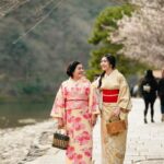 Febby Rastanty Instagram - Hari-hari terakhir di jepang, secara impulsif tiba-tiba pengen foto bagus sekeluarga. Ini pertama kalinya lagi liburan bertiga semenjak pandemi kemarin. Destinasinya jepang lagi. Salah satu destinasi favorit kita bertiga. Dan setiap liburan bertiga gapernah punya foto bener-bener proper. Paling foto nya cuma berdua atauga ya aku sendiri HAHAHAHA (tentu saja yang paling banyak minta fotoin dengan berbagai angle 😌🙏🏻) jadi langsung aja contact @sweet.escape buat fotoin kita di kyoto. Sewa kimono juga bareng sama mama biar lebih blend-in sama background. Kalau dede ku jangan harap ya doi mau ikut2 kakak dan mamanya centil-centilan gini. Anddd i love the picsss so much ❤️❤️😍 trus kemarin dapet photographernya orang indonesia jadi lebih enak diarahinnya. Coba deh kalau kalian lagi di jepang langsung aja contact @sweet.escape 🙋🏻‍♀️ don’t forget to use my code “FEBBY10” 10% off + 10 extra downloadable photo for photoshoot in all SweetEscape’s available destination ❤️