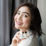 Febby Rastanty Instagram - Siapa disini yang pas jaman sekolah dulu selalu pake type-X buat ngapus pas typo? Sama aku juga suka! Paling anti coret2 akutuuuu, pengen kliatan bersih aja kertasnya hahaha. Sama halnya kek muka aku, paling ga suka klo ada noda hitam membandel atau bekas jerawat. Udah coba A B C akhirnya pilihanku jatuh ke Scintific 377 Dark Spot Moisture Gel. Ga percaya? Buktiin aja sendiri!