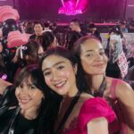 Febby Rastanty Instagram - Dari awal katanya mau dateng ke jakarta udah usaha keras buat cari & beli tiket. Cari ordal, ikutan war sendiri juga sampe jastip war tiket 🙂 pokoknya semua cara dilakukan yang penting harus ketemu dan liat mereka perform langsung 🥺 ALHAMDULILLAAH! Kenyataan huhuhu :’) suka banget sama semuanya. Nontonin interview-interview mereka, video mereka perform, semua lagunya kudengerin kalau lagi lari. Bahkan marathon kemarin 10 km terakhir playlist nya blackpink biar semangat dan dalam hati “yuk feb biar keren kayak jennie” HAHAHHAA MY HEART IS FULL 💕💕 CANT STOP SMILING & SINGING THROUGHOUT THE SHOW! THANK YOU FOR COMING @blackpinkofficial 🥹💕💕 FINALLYY BLACKPUNK AT BLACKPINK CONCERT WOHOO 💃🏻 #blackpink #bornpink
