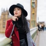 Febby Rastanty Instagram - Work hard, travel harder 😝 // had a little photoshoot with sweetescape on the last day of my london trip. Me like all the pics i can’t even choose one, im just gonna upload them all lol. Anywaaay kalau kalian lagi travelling keluar negeri dan pengen punya kenang-kenangan, foto sama @sweet.escape deh! Kalian bisa pake kode aku juga FEBBY10 dan kalian bisa dapet disc 10% off + 10 extra downloadable photos untuk photoshoot sama SweetEscape di seluruh destinasi! 🥰❤️