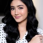 Febby Rastanty Instagram - “Mau make up gimana feb?” Jawabnya cuma terserah aja deh. Yang gak keliatan make up banget tapi tetep cakep hahaha tadaa hasilnya gini ✨✨ make up santai dan gak makan waktu lama, sambil ngegossip dan ketawa-ketawa juga, tapi hasilnya aku cinta banget ❤️ kudos to one of favorite MUA in town @adelapradana 🙋🏻‍♀️ thank youuu sis!