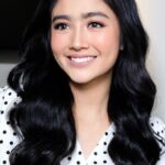 Febby Rastanty Instagram - “Mau make up gimana feb?” Jawabnya cuma terserah aja deh. Yang gak keliatan make up banget tapi tetep cakep hahaha tadaa hasilnya gini ✨✨ make up santai dan gak makan waktu lama, sambil ngegossip dan ketawa-ketawa juga, tapi hasilnya aku cinta banget ❤️ kudos to one of favorite MUA in town @adelapradana 🙋🏻‍♀️ thank youuu sis!