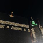Febby Rastanty Instagram - Banyak kejadian magis selama disini. Kayak setiap ada keinginan di hati, tiba-tiba diarahkan menuju kesana. Dari awal niat mau banget pegang Ka’bah dan shalat di Hijr Ismail. Tapi kondisinya emang Mekkah lagi rame banget yang umroh. Jadi cuma bisa pasrah dan bilang dalam hati, aku pengen banget jika diizinkan yaAllah. Tapi tiba-tiba dengan konsep kedorong-dorong, kejepit, kerudung copot setengah kepala dan hampir jatoh ditengah-tengah himpitan manusia, trus malah jadi antrian paling depan. bener-bener rasanya cuma bengong dan shock kok bisa…… Masya Allah 🥺 kadang emang pikiran manusia aja yang selalu bilang gabisa, padahal Allah berkehendak sebaliknya. Semua doa dan salam dari teman-teman online sudah disampaikan. Semoga semua hajat dilancarkan dan kita semua selalu dalam lindungan Nya. Aamiin YRA.