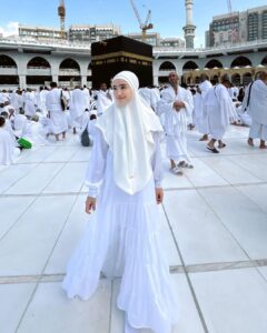 Febby Rastanty Instagram - “Tentang banyak harapan yang selalu kita langitkan, semoga senantiasa Allah segerakan” ❤️