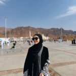 Febby Rastanty Instagram - Medina day 2. Agendanya city tour yay. Jalan-jalan ke Masjid Quba, Jabal uhud & Kebun Kurma. Foto-foto yang banyak soalnya pake abaya dari mommaku sayang @marinizumarnisreal ☺️❤️ jujur banyak yang bilang suka dan nanya beli dimana hehe ini merknya @mazulabel ya guys ☺️❤️ yuk diborong yuk punya ibu peri yuk