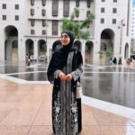 Febby Rastanty Instagram - Medina day 2. Agendanya city tour yay. Jalan-jalan ke Masjid Quba, Jabal uhud & Kebun Kurma. Foto-foto yang banyak soalnya pake abaya dari mommaku sayang @marinizumarnisreal ☺️❤️ jujur banyak yang bilang suka dan nanya beli dimana hehe ini merknya @mazulabel ya guys ☺️❤️ yuk diborong yuk punya ibu peri yuk