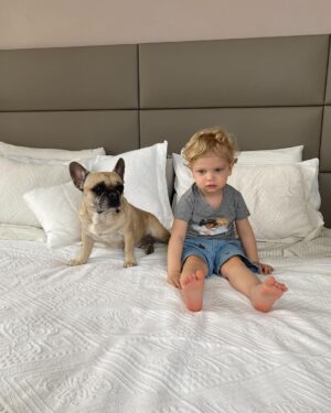 Fedez Instagram - Sei stata parte della nostra famiglia e forse qualcosa di più. 
Inconsapevolmente sei stata il motivo per cui io e la mamma ci siamo conosciuti, “il cane di Chiara Ferragni ha il papillon di Vuitton” e così quasi per gioco sei sempre stata al nostro fianco in questi 7 anni.
Eri con noi quando è nato Leo, eri con noi quando è nata Vittoria. Tu eri noi.
Il nostro ultimo abbraccio alla nostra prima bimba.
Ciao Mati, ci manchi già ❤️