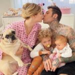 Fedez Instagram – Sei stata parte della nostra famiglia e forse qualcosa di più. 
Inconsapevolmente sei stata il motivo per cui io e la mamma ci siamo conosciuti, “il cane di Chiara Ferragni ha il papillon di Vuitton” e così quasi per gioco sei sempre stata al nostro fianco in questi 7 anni.
Eri con noi quando è nato Leo, eri con noi quando è nata Vittoria. Tu eri noi.
Il nostro ultimo abbraccio alla nostra prima bimba.
Ciao Mati, ci manchi già ❤️