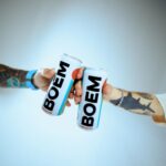 Fedez Instagram – È nato @drinkboem 
Il nostro Hard Seltzer, @thelazzinho 
Dopo un anno di assaggi e brainstorming per creare un prodotto innovativo e fresco, ci siamo. 
BOEM è un drink in lattina, leggermente alcolico e con poche calorie, orgogliosamente made in Italy.
Il primo gusto che lanceremo a Giugno è zenzero. 

Seguiteci sulla pagina @drinkboem per non perdere nessun aggiornamento.
COMING SOON #DRINKBOEM

Prodotto vietato ai minori di 18 anni. Bevi responsabilmente.