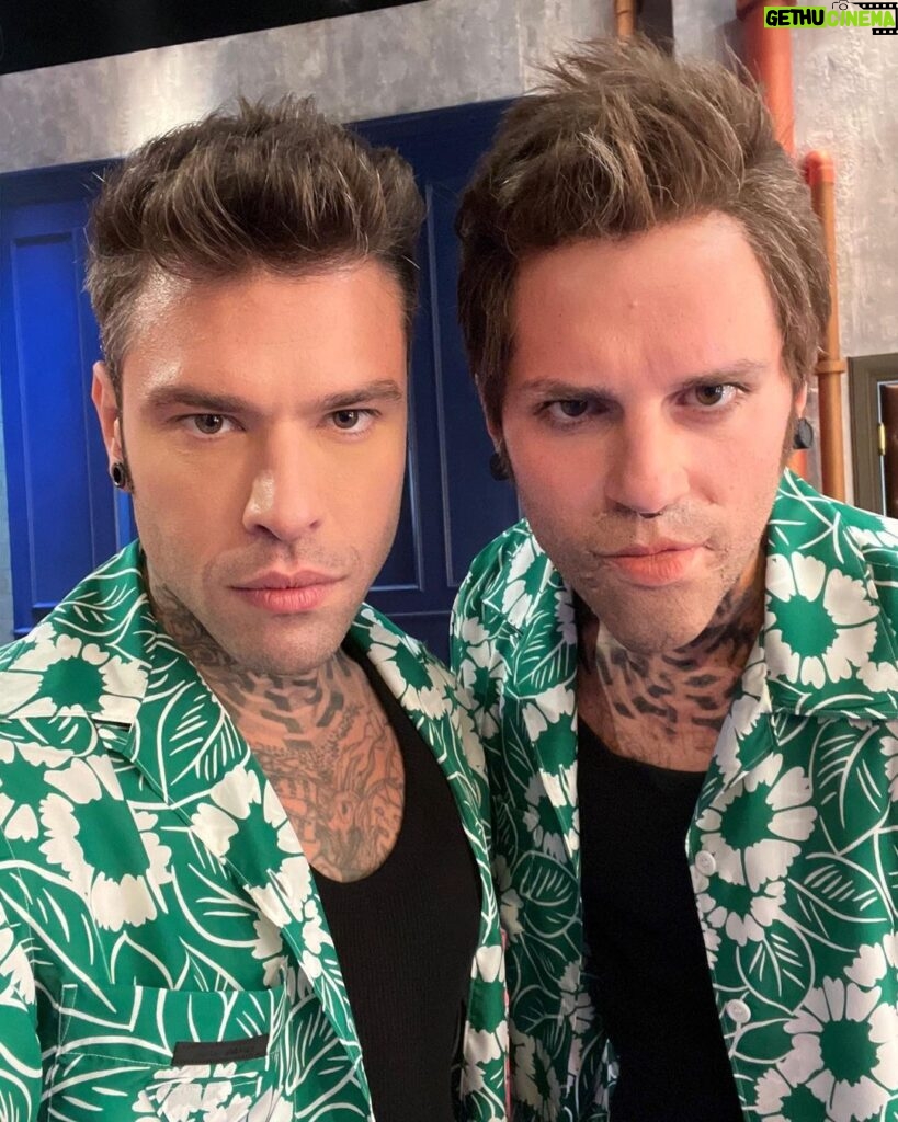 Fedez Instagram - I Fratelli gemelli di LOL 😅 @frankmatano #LOL3 è ora disponibile su @primevideoit 📺 #LOL3it