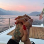 Fedez Instagram – Quando vi succede qualcosa di fortemente traumatico nella vita (come una grave malattia o un grande lutto) abbiate cura della vostra salute mentale ed emotiva e non trascurate le vostre emozioni ne quelle delle persone che vi stanno accanto.
Un abbraccio 
Federico