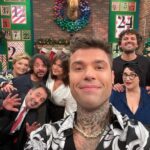 Fedez Instagram - Buone feste da #LOLXmasSpecial disponibile su @primevideoit 🎄❤️