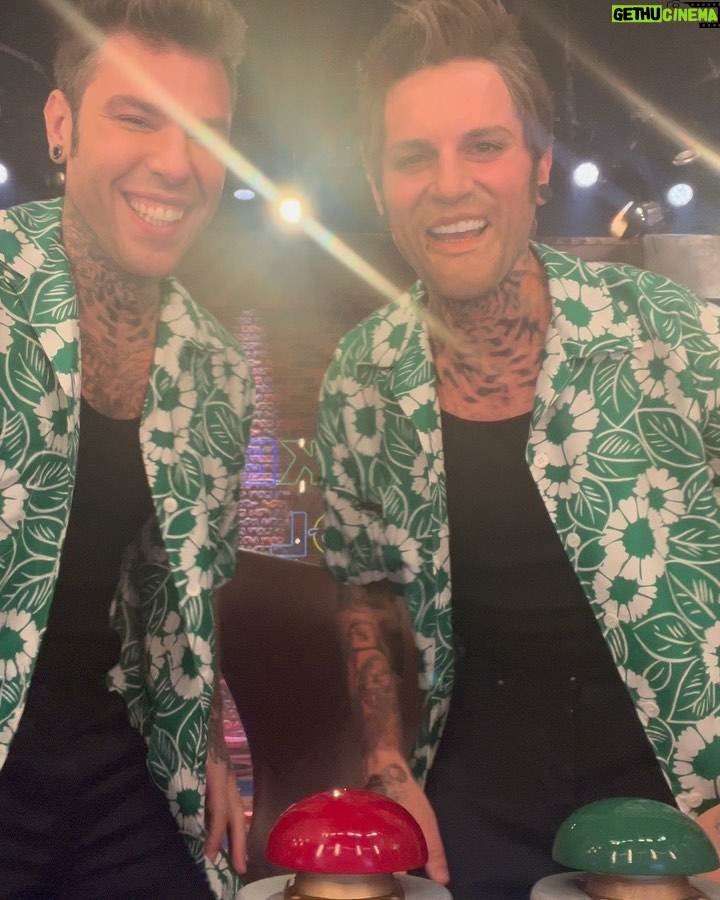 Fedez Instagram - I Fratelli gemelli di LOL 😅 @frankmatano #LOL3 è ora disponibile su @primevideoit 📺 #LOL3it