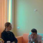 Fedez Instagram - “In quel momento avrei preferito succedesse a me” penso sia una frase che ancora oggi continua a commuovermi infinitamente. Chi mi segue fin dal 2012 sa quanto raccontarmi tramite video diary e vlog abbia sempre fatto parte di me. Decidere di impugnare una GoPro e riprendere tutto ciò che stava accadendo non è stato solo un elemento di distrazione che nell’immediato mi ha aiutato, ma anche un modo per cristallizzare tutte quelle emozioni da cui la mia mente cerca di scappare costantemente. Mi sento estremamente fortunato di essere stato circondato da così tanto amore in un momento così difficile e vi ringrazio per la miriade di messaggi che mi state scrivendo ❤️