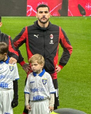 Fedez Instagram - Lello in campo a San Siro e la Vitto presa male 🏟️