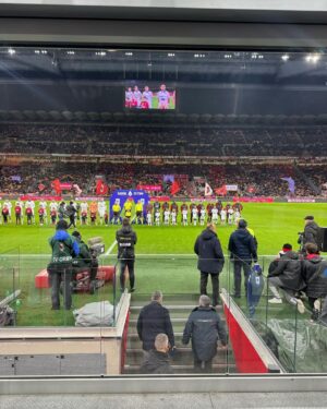 Fedez Instagram - Lello in campo a San Siro e la Vitto presa male 🏟️