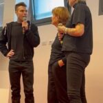 Fedez Instagram - Ricordo la prima volta che andai a far visita ai bambini e alle bambine del centro Tog, conoscere famiglie disposte a viaggiare centinaia di chilometri per regalare un futuro ai proprio figli verso un luogo fatto di speranza ma anche di tanta gioia. Fino a ieri il Centro Tog poteva prendersi cura di un centinaio di bambini con problematiche neurologie complesse, ebbene da oggi grazie all’inaugurazione del nuovo centro tutti i bambini che fino ad oggi erano in lista d’attesta potranno essere accolti senza problemi. Sono emozionato, orgoglioso e tanto tanto grato di aver dedicato un anno e mezzo a questa causa. È stato il primo grande obbiettivo della Fondazione Fedez: raccogliere fondi e far conoscere la realtà di Tog a tutta Italia. Felice di essere riuscito a donare quasi 600 mila euro a questa inestimabile realtà, felice di aver visto nascere da un cumulo di macerie il nuovo centro Tog che ad oggi non solo riuscirà ad aiutare più bambini ma fornirà cure e servizi all’avanguardia in cui non esistono eguali in tutta Europa. Guardo la targa di ringraziamento alla Fondazione Fedez e mi sento di ringraziare io Antonia e tutto lo staff di Tog per avermi arricchito umanamente e per avermi coinvolto in questa magica iniziativa. “La bellezza è analgesica” dice Antonia e io sottoscrivo. Chiunque abbia una patologia non deve essere privato della bellezza e il nuovo centro Tog è la cos’è più bella che la città di Milano potesse desiderare. Grazie ❤️ Milan, Italy