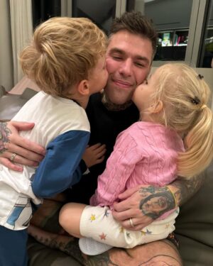 Fedez Instagram - E sono 34 anni…grato alla mia famiglia per tutto l’amore che riesce a darmi ogni giorno ❤️
Grazie a tutti per gli auguri 🙏🏻