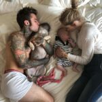 Fedez Instagram – Sei stata parte della nostra famiglia e forse qualcosa di più. 
Inconsapevolmente sei stata il motivo per cui io e la mamma ci siamo conosciuti, “il cane di Chiara Ferragni ha il papillon di Vuitton” e così quasi per gioco sei sempre stata al nostro fianco in questi 7 anni.
Eri con noi quando è nato Leo, eri con noi quando è nata Vittoria. Tu eri noi.
Il nostro ultimo abbraccio alla nostra prima bimba.
Ciao Mati, ci manchi già ❤️