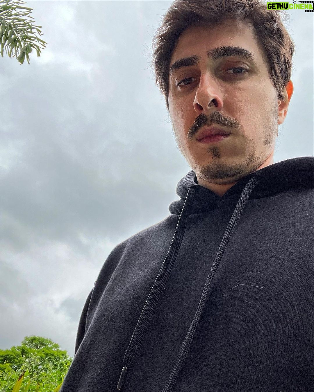 Felipe Castanhari Instagram - Aguardando o espetáculo do eclipse nesse lindo céu de São Paulo