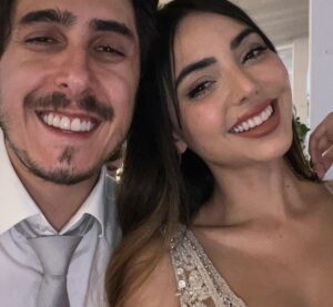 Felipe Castanhari Instagram - Parabéns meu amor! Você merece toda felicidade do mundo! Acho que eu não te agradeço o bastante por tantos ensinamentos bb. Sério, sua resiliência, maneira positiva de enxergar a vida e forma exemplar de lidar com os problemas do dia a dia me fazem querer ser melhor e reclamar menos. Obrigado por ser a companheira perfeita, amo você e amo que dividimos uma vida juntos ❤️