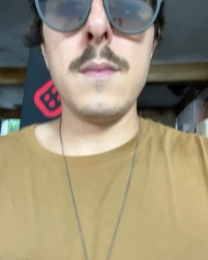 Felipe Castanhari Instagram - O Cocielo reuniu parte do Youtube 2015 para gravar um vídeo que eu sinceramente não achei que conseguiria participar dado meu PÂNICO por aranhas e baratas… Mas né, eu amo muito o Júlio, então corre lá pro Canal Canalha para me assistir passando vergonha 🥴
