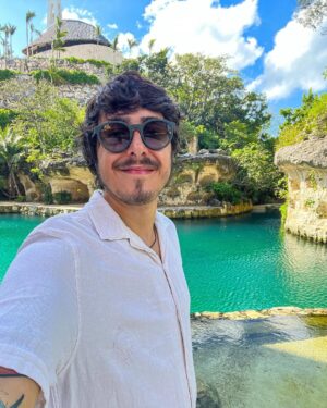 Felipe Castanhari Instagram - Nossa primeira viagem pós covid tá sendo bem legal🌞 #Cancun