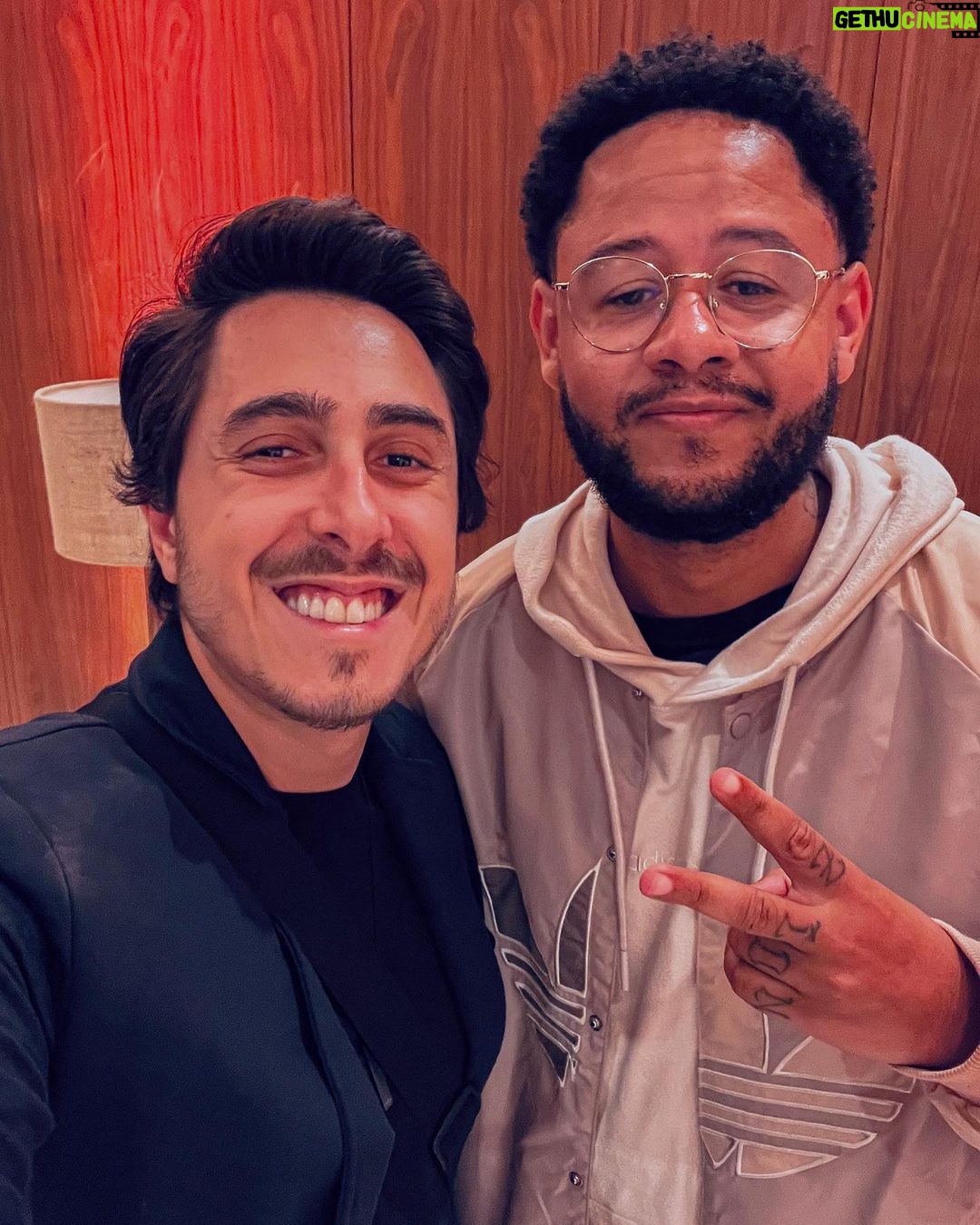 Felipe Castanhari Instagram - Na estreia de Senhor dos Anéis Os Anéis de Poder e acabo encontrando com o homi @emicida