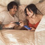 Felipe Castanhari Instagram - Credo gente, que que vocês acharam que ía rolar? 😳😂 eu sei que vocês são espertos e já fizeram o download gratuito de Apex Legends Mobile e também já estão aproveitando todas as surpresas da nova temporada: DISTORÇÃO, que trouxe a Rhapsody, a nova lenda exclusiva (spoiler: a dublagem dela em português tá ANIMAL), novos modos de jogo, um novo mapa e um passe de batalha, claro! Ah, e se você não tem um mozão pra jogar contigo, deixamos em nossos stories o link para a Comunidade de #ApexLegendsMobile Brasil no Discord, onde você pode encontrar amigos pra jogar, trocar experiências e dicas e ainda ficar por dentro de todas as novidades do jogo, corre lá ❤️ @playapexmobile #ApexLegendsMobile #Publicidade