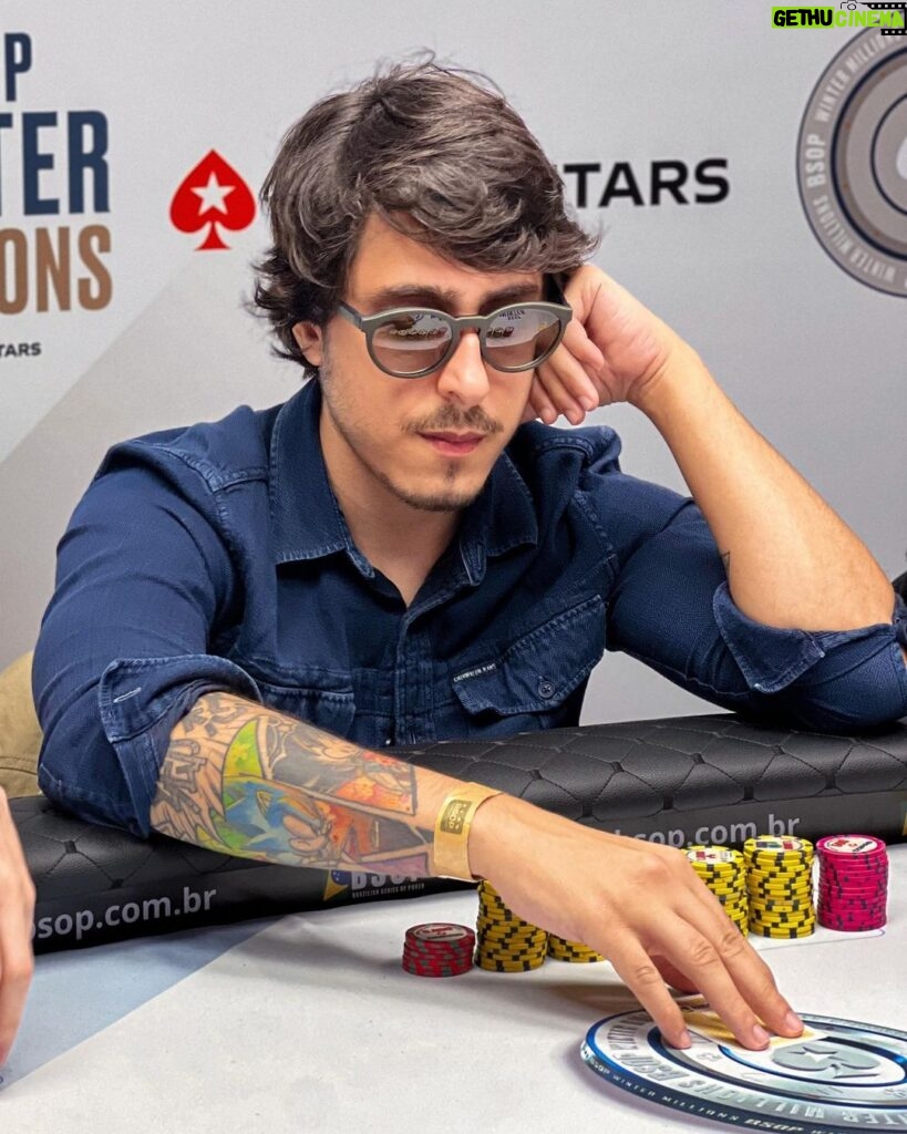 Felipe Castanhari Instagram - Meu primeiro torneio de Poker e cheguei em QUINTO lugar. Eai eu te pergunto; foi sorte ou tive bons professores? cc @caioromanooo @cauemoura