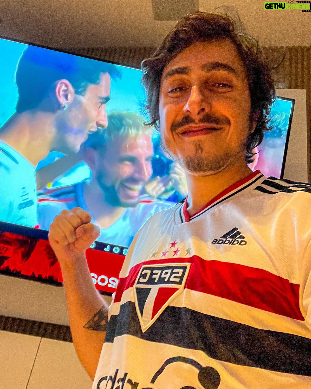 Felipe Castanhari - 84.7K Likes - eu não acredito