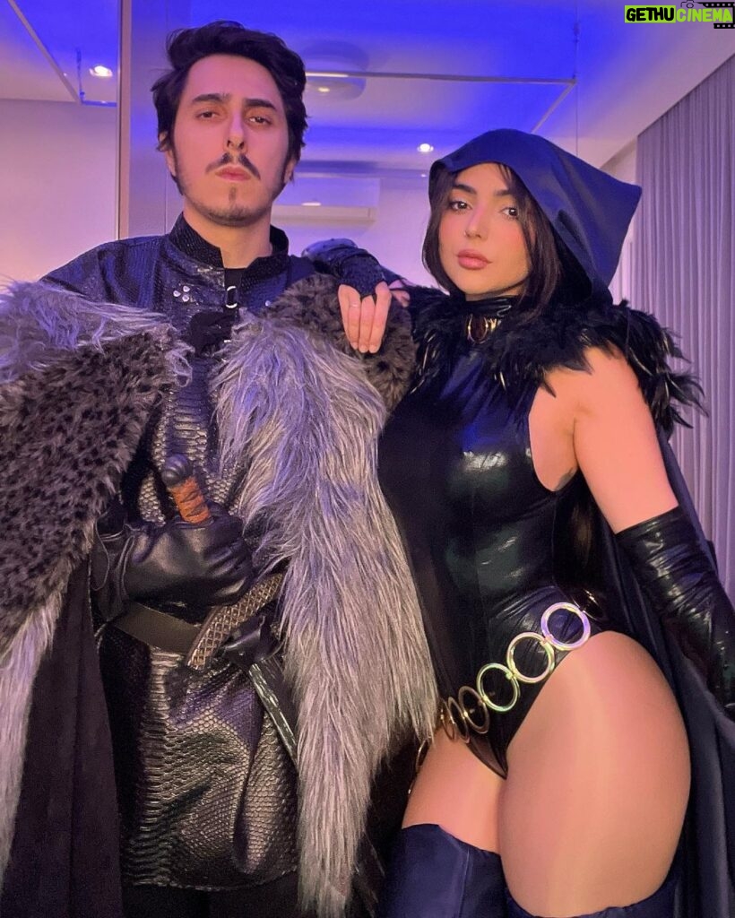 Felipe Castanhari Instagram - Um multiverso onde a Ravena encontra o Jon Snow 🤓 . Preciso dar os créditos desse meu cosplay maravilhoso feito pelas perfeitas @deborafuzeti e @callmepinke ❤️‍🔥 A roupa do @fecastanhari é da @breshowfantasias