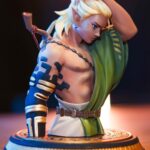 Felipe Castanhari Instagram - Se liga, acabou de chegar as duas estátuas do Link baseadas no modelo 3D do Dan Eder (@3daneder) e na arte da talentosíssima @malintfalch. Um dos modelos recebeu pintura a mão do pessoal da @bigminiatureworld, já o outro eu quis deixar todo branca porque também achei bem estilo estátua grega, sabe? Quais vocês curtiram mais? A colorida ou a branca?