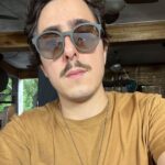 Felipe Castanhari Instagram - Todo dia quando eu acordo e olho para o sol eu espirro. Não é alergia, é uma coisa chamada espirro fótico. A única coisa que sabem sobre o espirro fótico é que ele é uma reação mecânica ligada a determinado gene que pode ser herdado de um dos pais. Quem mais?