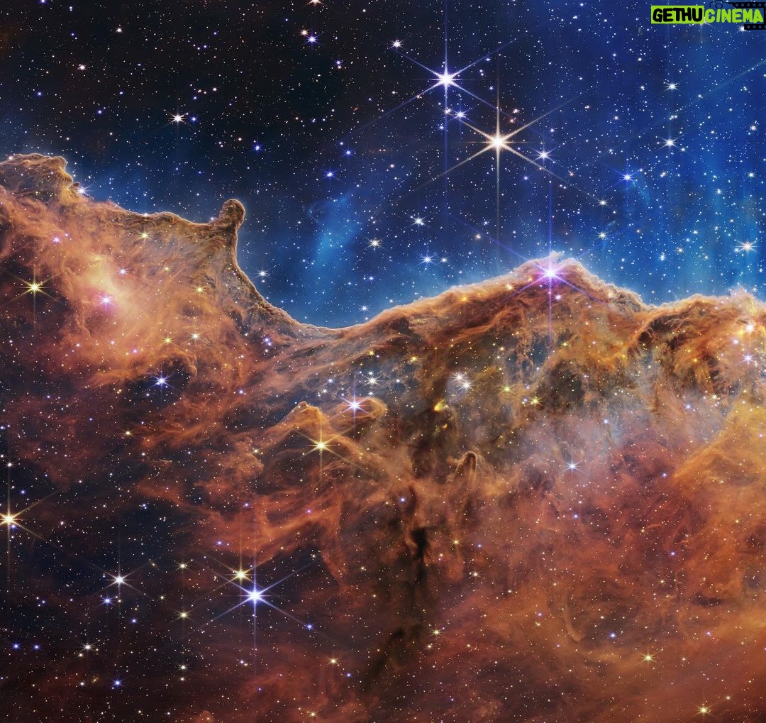 Felipe Castanhari - 185.4K Likes - Essas são as primeiras fotos divulgadas pelo novíssimo telescópio Jammes Webb. É uma das coisas mais lindas que eu já vi (depois da @nyviestephan)