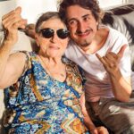 Felipe Castanhari Instagram - E depois de 94 anos nesse planeta, minha vozinha finalmente foi descansar. Uma guerreira que com seus vinte e cinco anos deixou a Ilha da Madeira em Portugal com meu avô - sem praticamente nada - para tentar uma vida melhor aqui no Brasil. Mal ela sabia dos desafios que lhe aguardavam aqui. Poucos anos depois de sua chegada acabou perdendo seu marido vítima de um ataque cardíaco, por isso teve que criar seus 7 filhos completamente sozinha. Mas Dona Conceição era uma mulher de muita fé, e isso foi o que deu forças para que ela seguisse até o final de sua vida. Minha vó era do tipo que não perdia uma missa e gastava boa parte do seu dia rezando por seus filhos e netos. Ela precisava muito dessa fé, porque com o passar dos anos os desafios foram ficando cada vez mais difíceis, mas ela sempre vencia. Se recuperou depois de quebrar o fêmur duas vezes em lugares diferentes, sobreviveu a um AVC, e ainda venceu um câncer de mama. Minha mãe brincava que ela tinha medo de morrer, mas a verdade é que Dona Conceição - graças a sua fé - venceu a corrida da vida chegando aos 95 anos. E agora, depois dessa maratona, ela finalmente vai descansar. Vá em paz vó, aproveite sua cadeira cativa ao lado de Deus, e continue rezando por nós. ❤️