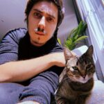 Felipe Castanhari Instagram – faz cara de mal pra foto