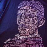 Felipe Castanhari Instagram - Não é por nada não mas a minha nova linha de camisetas do Nostalgia tá MUITO dahora. Temos a estampa Albert Einstein que é feita com os nomes de vários cientistas importantes. E também a estampa do rosto do Nikola Tesla feita dos nomes de suas maiores invenções. Espero que vocês curtam ❤️ E aproveita pra garantir a sua AGORA porque elas estão com 50% de desconto até amanhã (21), é só entrar lá no site da Lolja: www.lolja.com.br/parceiros/nostalgia Deixei o link nos meus stories pra facilitar. Beijos 😗