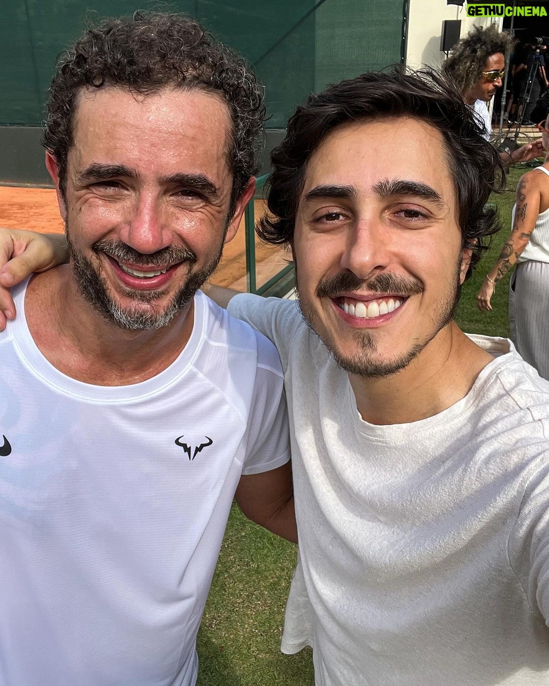 Felipe Castanhari Instagram - Um dia muito especial na presença do maior jogador que eu já tive o privilégio de assistir. Obrigado de coração pelo convite @fundacaofenomenos e @ronaldotv, realizei um sonho. P.S.: Na segunda foto, tive a honra de estar ao lado do @andreolifelipe, que eu considerava o maior jogador de tênis que já vi em ação. Porem, após sua derrota para o @ronaldo na final do torneio, tenho que admitir que ele é o segundo melhor jogador de tênis que eu já conheci. Uma experiência inesquecível de qualquer forma! 😂
