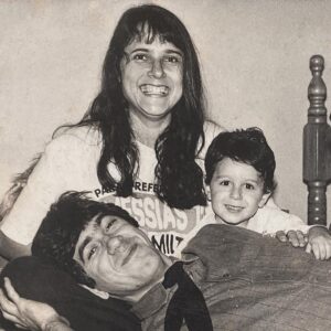 Felipe Castanhari Instagram - Começa com uma criança fofa ➡️ depois vira um adolescente estranho ➡️ e finalmente um adulto esquisito! 
Essa, meus amigos, é a ordem natural da vida.