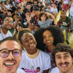 Felipe Castanhari Instagram - Muito feliz de ter conhecido hoje a Casa do Zezinho, um projeto incrível que traz educação e alimentação para crianças e jovens de baixa renda, ajudando a romper as barreiras sociais e econômicas para que eles possam sonhar. A senhora da terceira foto é Dagmar Rivieri, carinhosamente chamada de Tia Dag. Ela que deu origem à Casa do Zezinho nos anos 90. Um baita projeto que depende muito de doações para continuar, por isso quem puder ajudar, com qualquer valor, por favor: PIX: pix@casadozezinho.org.br Parabéns pelo envolvimento e por usar sua influência e imagem para um projeto tão bacana @fabioporchat, conte comigo novamente nos próximos anos! 👊🏻