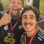 Felipe Castanhari Instagram - Domingo incrível ao lado de tantos amigos! Apesar de ter jogado um futebol RIDÍCULO, o mais gratificante foi a nossa conquista coletiva: arrecadamos mais de três toneladas de alimentos em um encontro memorável com uma galera FODA da internet. Um agradecimento especial ao @cocielo e ao @podpah pelo convite e por liderarem esta iniciativa foda em nossa terra natal; OSASCO. Parabéns toda galera que colou, juntos, fizemos a diferença! 📸@yurigomes e @davi_gueiros
