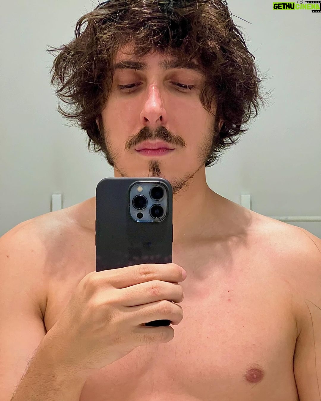 Felipe Castanhari - 121.4K Likes - Dez / Jan / Fev - n necessariamente nessa ordem